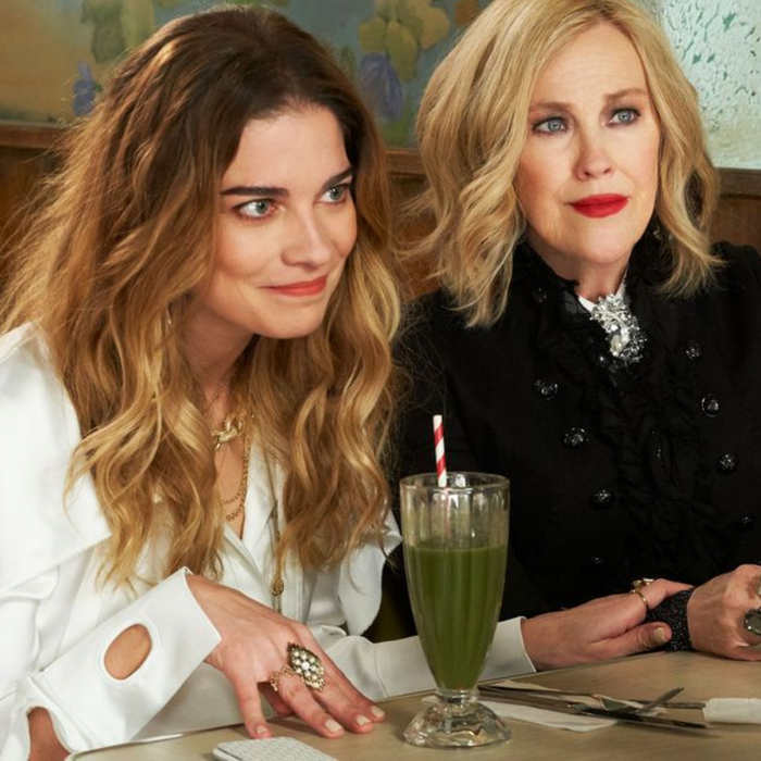 Cafe Tropical Smoothie Tyla on Schitt's Creek